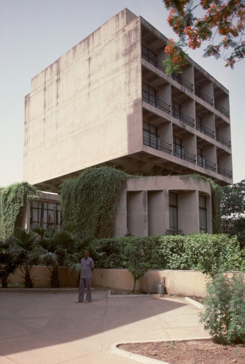 germanpostwarmodern - Tibet House Museum (1974) in New Delhi,...