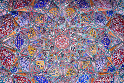 architape:Beautiful Mosque Ceilings spotted in Teheran. 