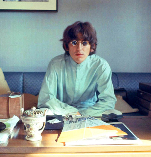 soundsof71 - George Harrison in the Presidential Suite of the...