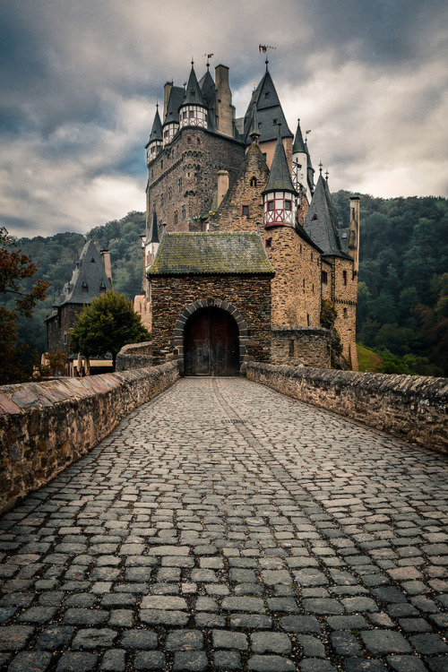 allthingseurope - Eltz Castle, Germany (by Oliver K)