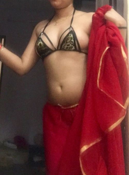 telugumale - Bhabhis always sexy when they remove their saree my...