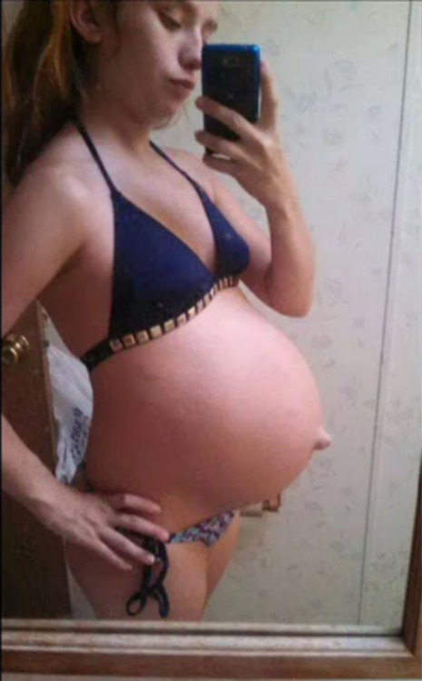 boobzbabezpregz - Her big pregnant belly button looks like a...