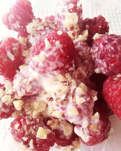 #my#favorite#Fruit#Raspberry#with#ice#cream#and#walnuts
