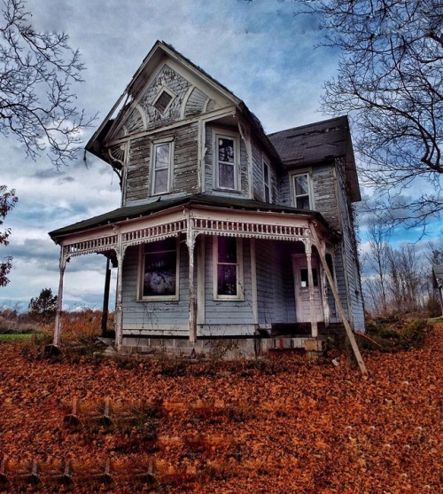 bookofoctober - Abandoned Ohio. Photos by cynvaughn