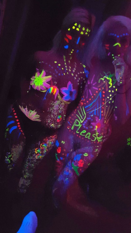 rolledtightmarie - Playing with SEXY  blacklight paint ;) (while...