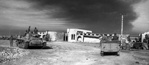bmashine - Erwin Rommel captured Tobruk, Libya. 1942.