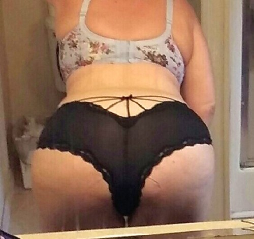 frkysexymom33 - For those of you who keep asking for more ass...