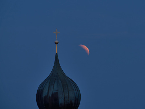 wonders-of-the-cosmos - Total Lunar Eclipse - Blood Moon image...