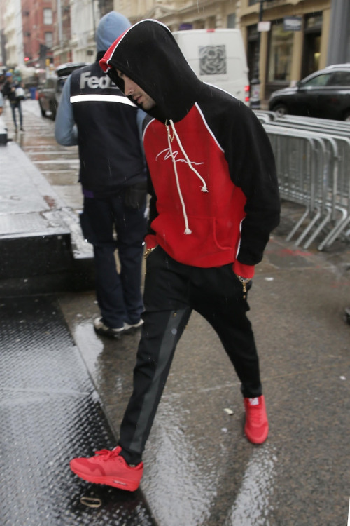 keepingupwithzayn - Zayn out and about in New York on April 19,...
