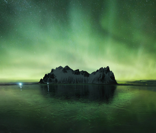 earthsphotography - Aurora Exploding over Iceland[OC][3000x2546]