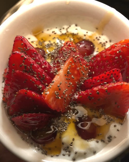 nutrition-fitness-health - Strawberries + honey + vanilla yogurt +...