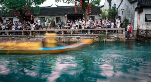 fuckyeahchinesefashion - Duanwu Festival 端午节 | Dragon boat races...
