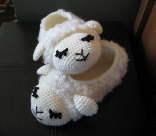 tammybobammy - wonderfuldiy - Lamb Slippers FREE Crochet...
