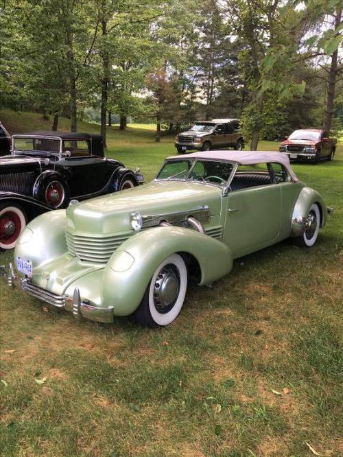 frenchcurious - Cord 812 Supercharged Phaéton 1937 - source Art...