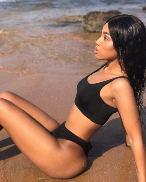 flyandfamousblackgirls - Beauty Guru/MUA, Sabrina Lelo Nkosi...