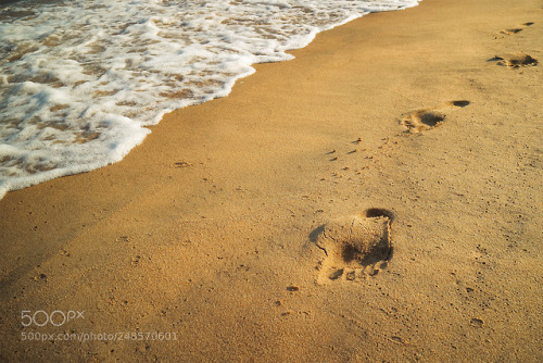 沙滩,脚印 by vcg-Robinphoto. (http - //ift.tt/2oY6Ybe)