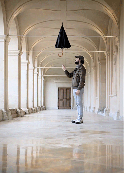 Loop #56 Fabien testing his new umbrella’s function www.romain-laurent.com facebook / instagram