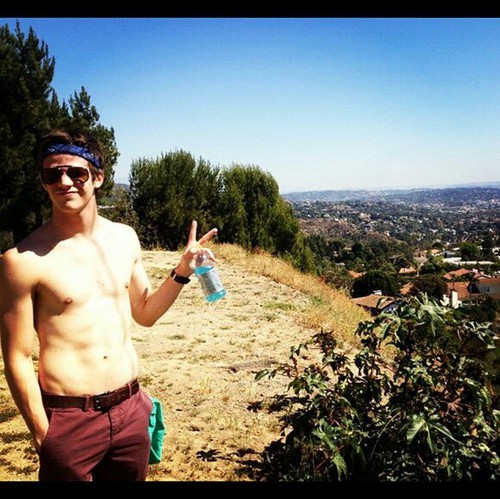 this-is-unnecessary23 - bluehairer - Grant Gustin shirtless. Oh...