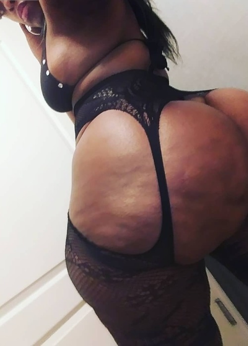 nastynate2353 - I love her big thick big booty chocolate ass so...