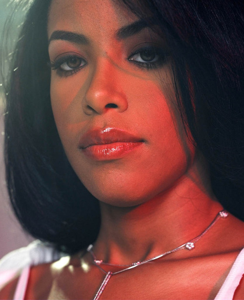 twixnmix:Aaliyah photographed by Eric Johnson, July 2001.