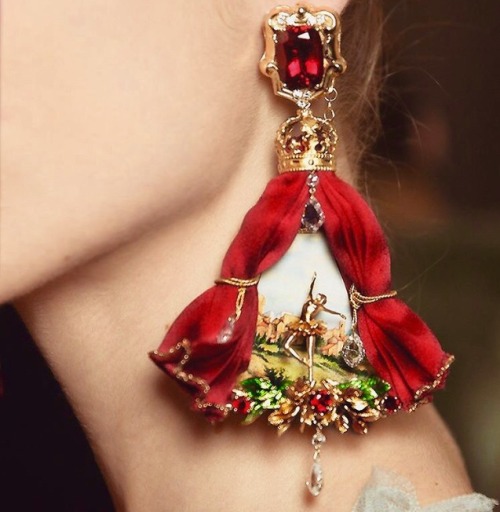 Dolce & Gabbana F/W 2018I just died when I saw this...