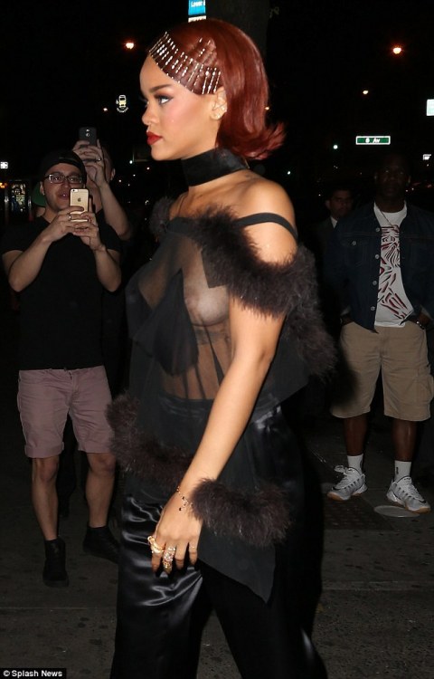 celebgoodies:Rihannahttp://celebgoodies.tumblr.com