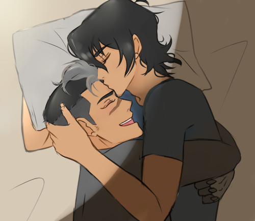 applepiedawn - Psst~~~Keith and Shiro likes to cuddle, pass...