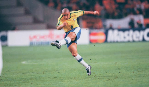 greatsofthegame - Roberto Carlos and The ‘Impossible’ Free...