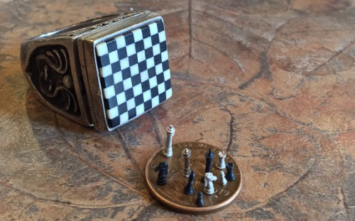 elvisomar - Tiny chess set—for people who apparently have very...