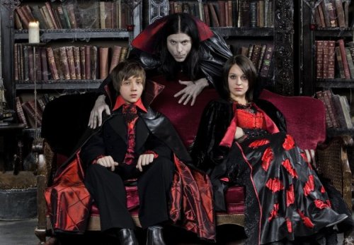 klcsource - Promo shots for series 2 of Young Dracula.