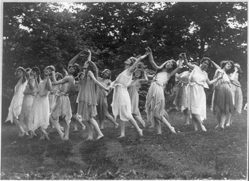 coolchicksfromhistory:Greek-influenced dance circa 1920.