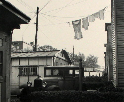 joeinct:Backyard Laundry, Photo by Bill Witt, 1939