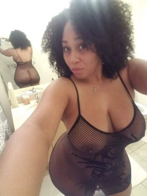 bigbuttsthickhipsnthighs - Love a thick woman in fishnets