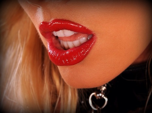 sexualchocolate-cream - Red lips (via TumbleOn)