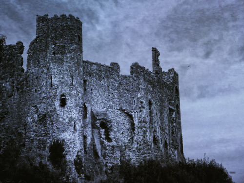 medieval-woman - Mystical Laugharne Castle (Laugharne Castle,...