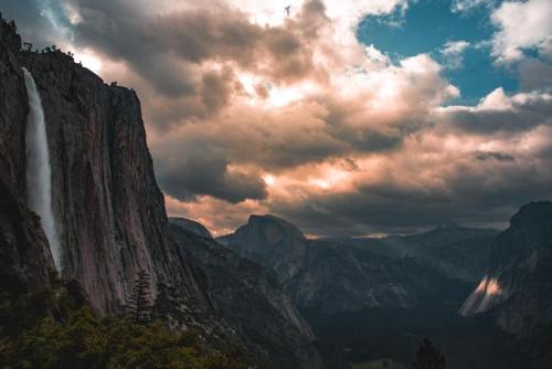 amazinglybeautifulphotography:Light. Yosemite NP [5473x3654]...