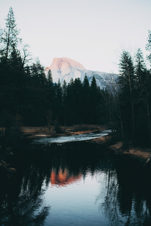avenuesofinspiration:Yosemite Sunset | Photographer © | AOI