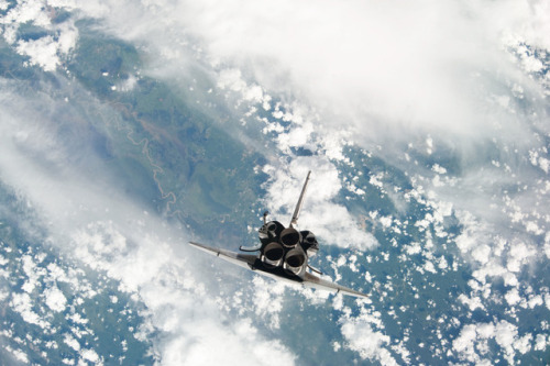 humanoidhistory - April 7, 2010 – The Space Shuttle Discovery...