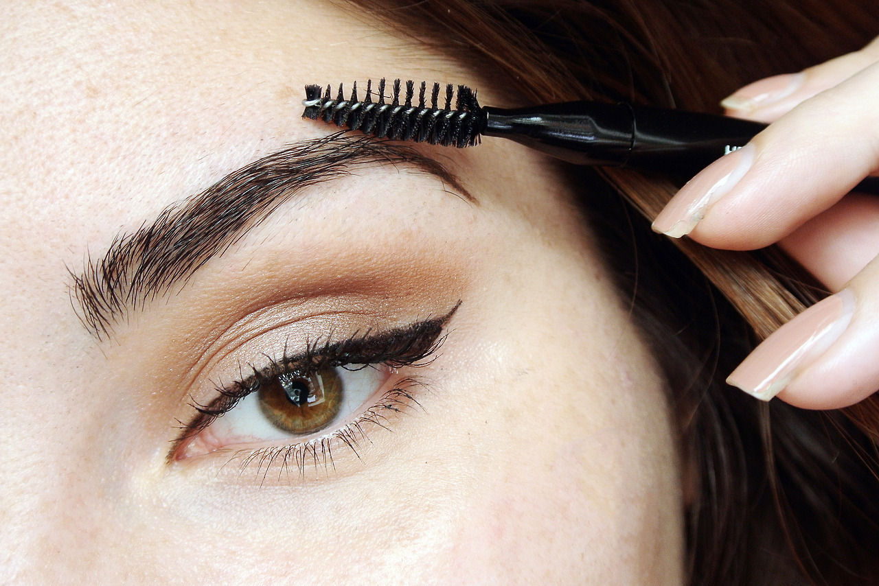 chanel eye liner brush