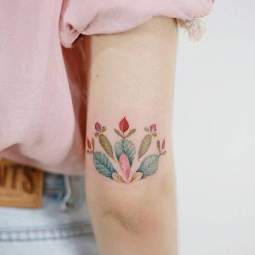 By Doy, done in Seoul. http://ttoo.co/p/30700 small;of sacred geometry shapes;leaf;tricep;tiny;mandala;ifttt;little;nature;doy;medium size;illustrative;half mandala