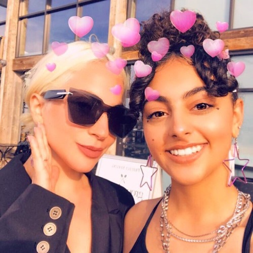 imetgaga - May 5, 2018 - Lady Gaga and fan outside Starbucks in...