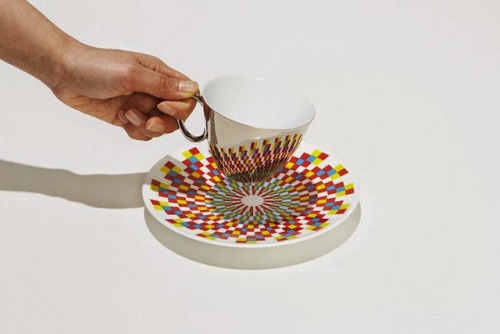 asylum-art:Mirror Teacups Reflect Colorful Patterns From The...