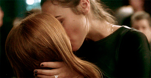 cinema-gifs:Isla Fisher and Gal Gadot in ‘Keeping Up with the...