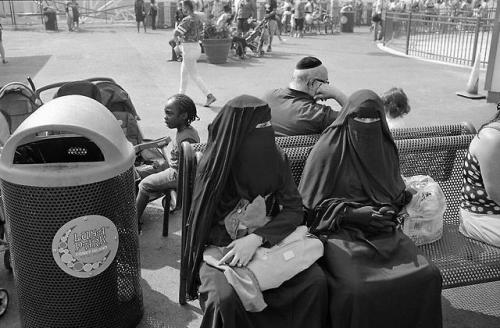 historicaltimes - 2 woman in burqa, New York in the 80s by...