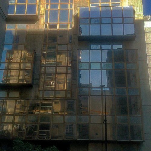 Condominio de espejos (mirror condominium) #arquitectura...