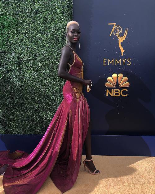 dopeeeeeeshxt:Nyakim Gatwech at the 2018 EmmysDesigner:...