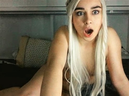 titsout-xx - Daenerys Targaryen flashing her pussy and tits!