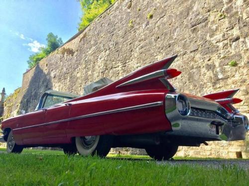 frenchcurious - Cadillac Custom Convertible 1959 - source 40s...