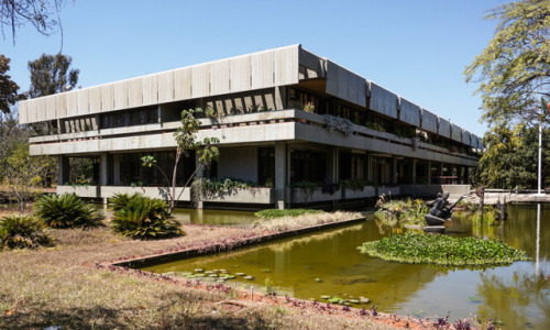 germanpostwarmodern - Portuguese Embassy (1972-76) in Brasília,...