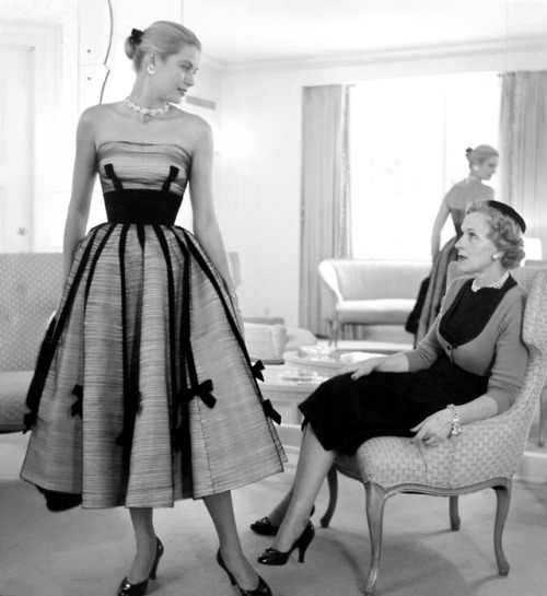 wehadfacesthen - Grace Kelly with her mother Margaret shopping in...
